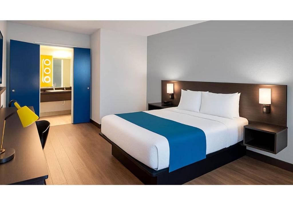 Motel 6-Anaheim, CA - Maingate photo