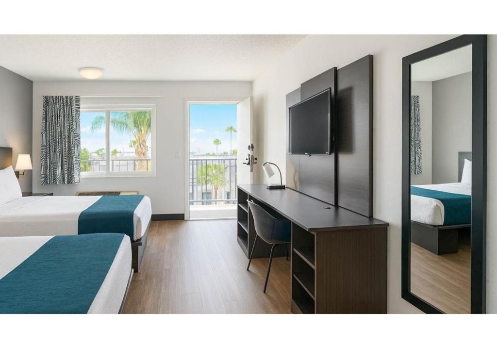 Motel 6-Anaheim, CA - Maingate - 