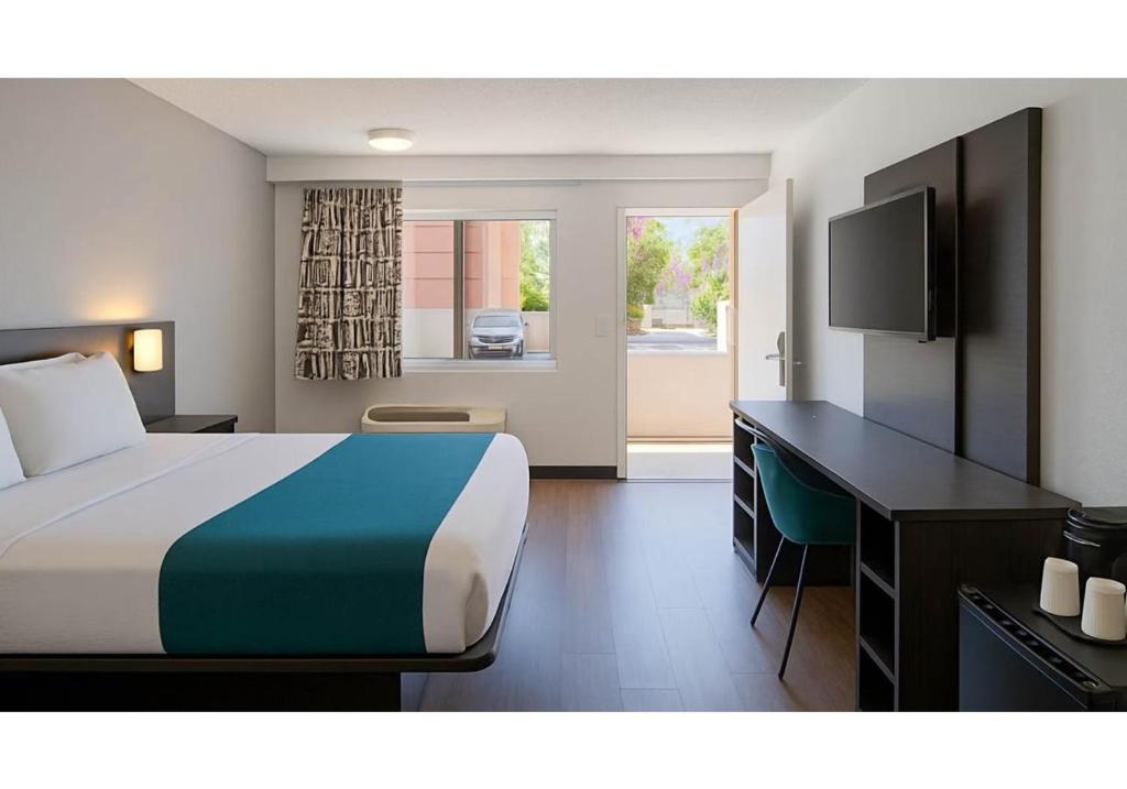 Motel 6-Anaheim, CA - Maingate photo