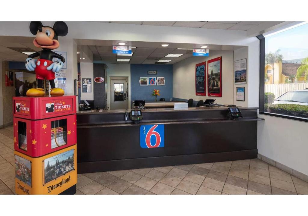 Motel 6-Anaheim, CA - Maingate photo