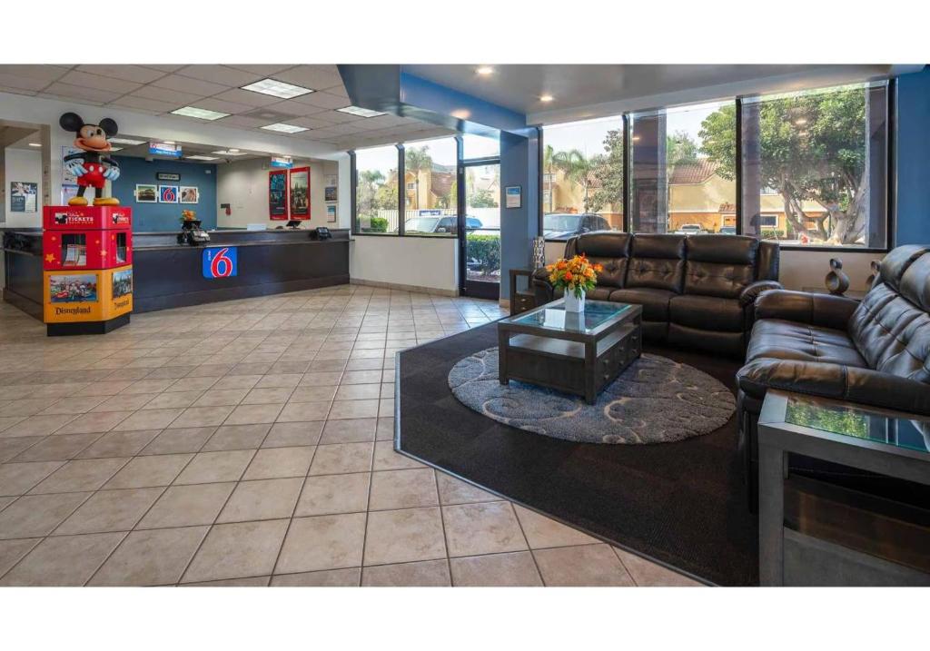 Motel 6-Anaheim, CA - Maingate photo