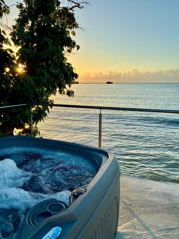 Gallery image of Coastal Waterfront Villa for 9 Guests in Jauca