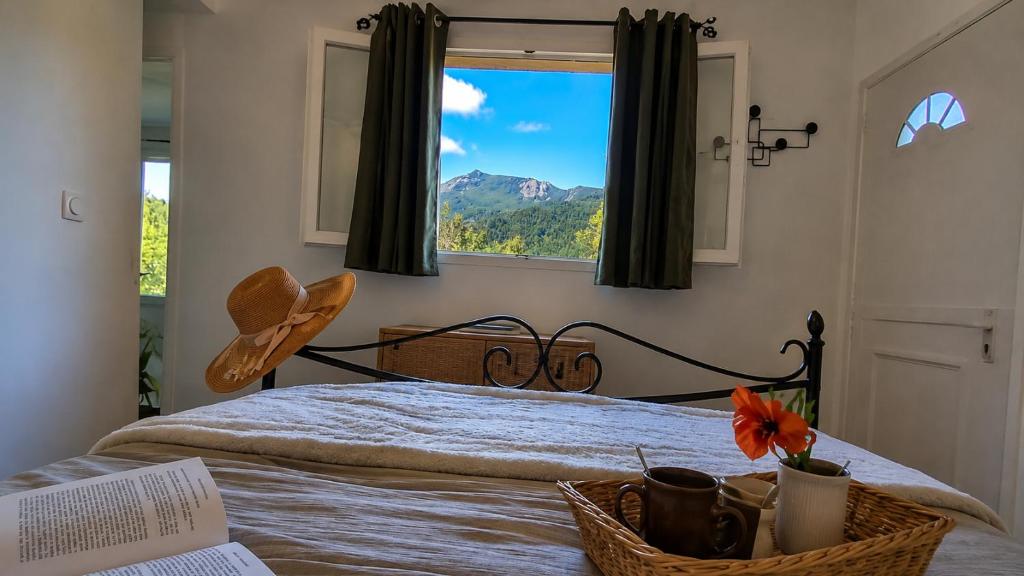 a bedroom with a bed with a window at Mini-maison indépendante vue montagne- Corse in Poggio-Marinaccio
