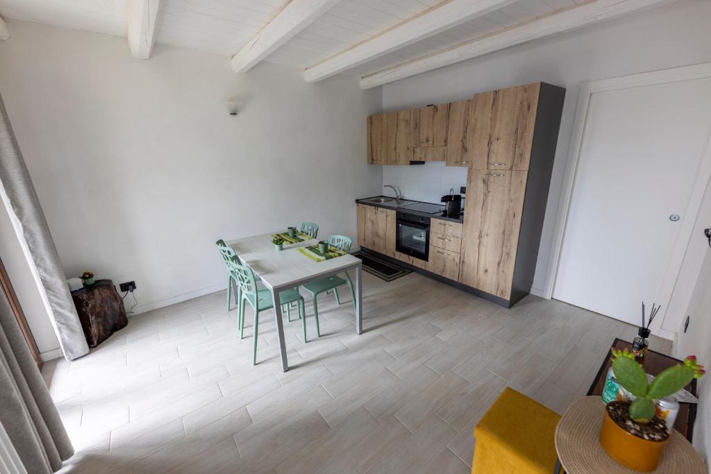 a kitchen with a table and chairs in a room at Acochì in Roccasparvera