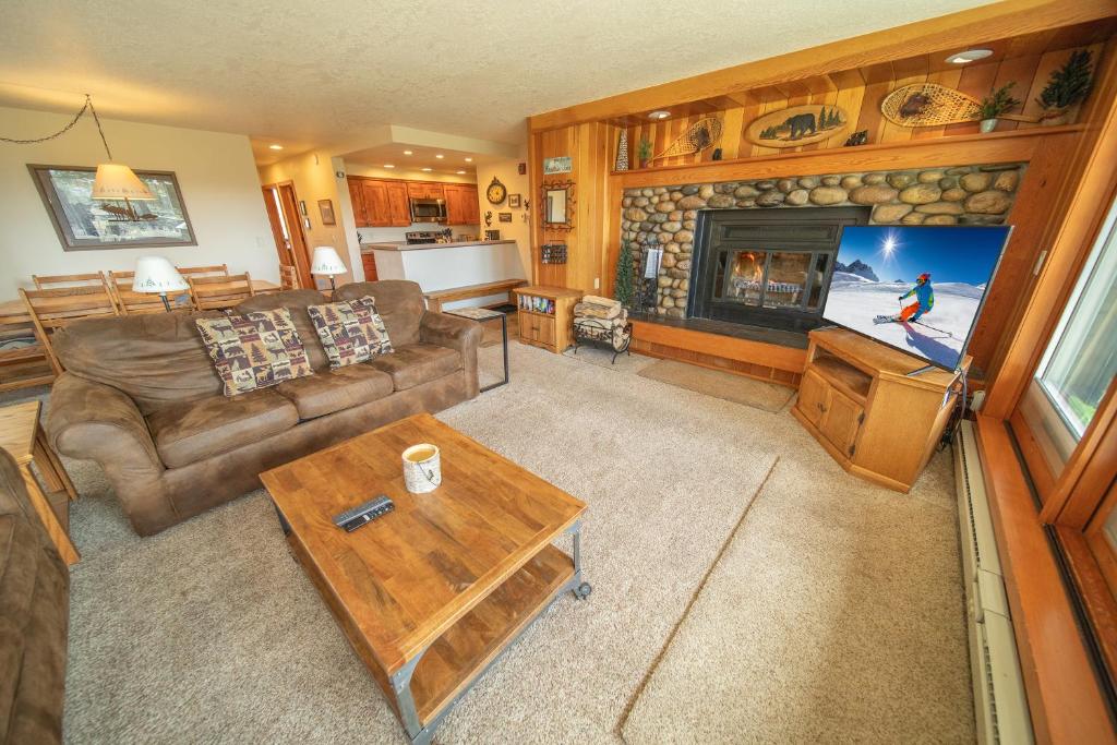 a living room with a couch and a fireplace at Pines 2147 by SummitCove Lodging in Colorado in Keystone