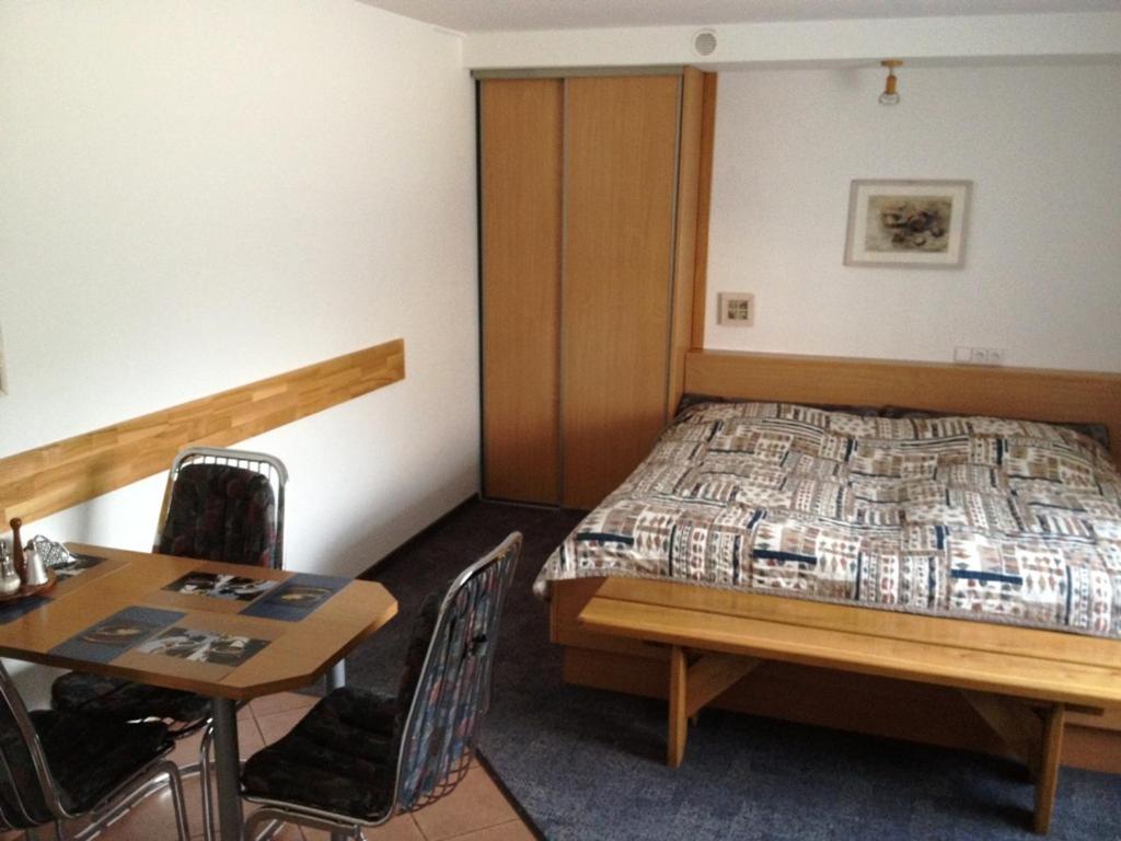 Postel nebo postele na pokoji v ubytování Molo Užeiga Inn