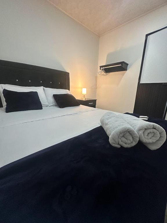 a bedroom with a large bed with towels on it at Hotel las Palmas Lejanías - Meta in Lejanías