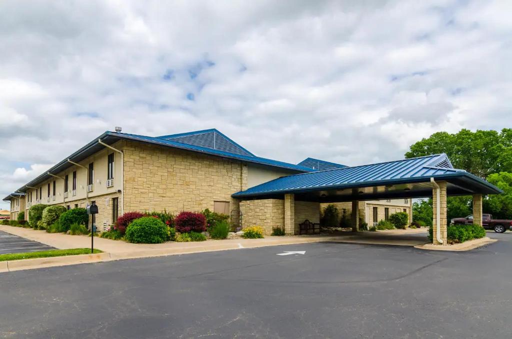 Quality Inn & Suites - Housity