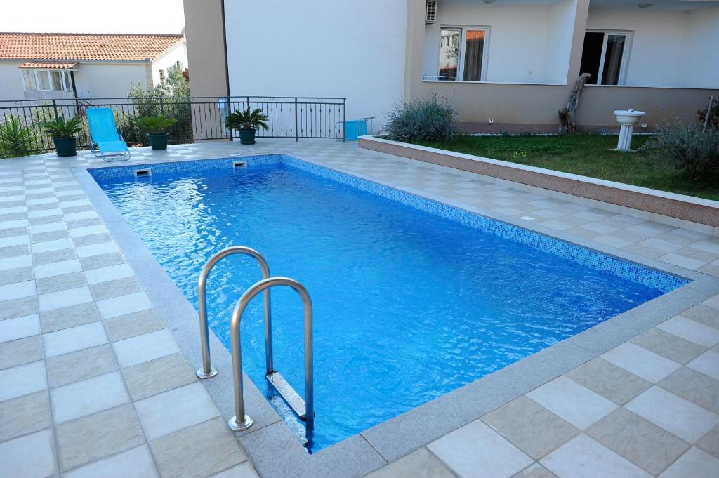 Bazén v ubytování Apartments&Rooms Jelavić nebo v jeho okolí
