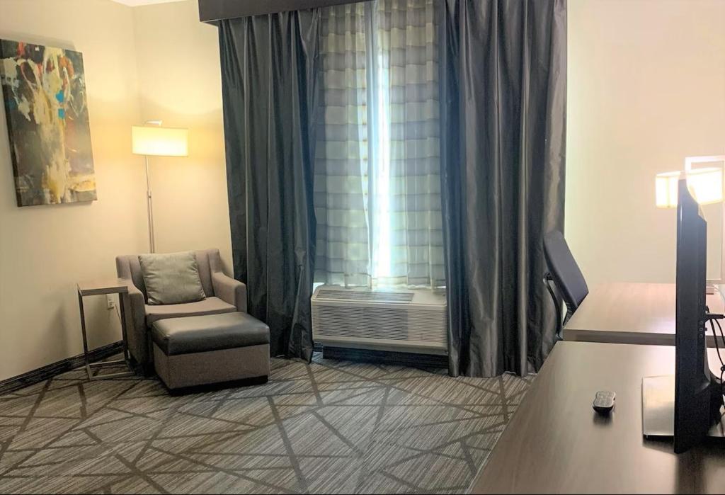 Comfort Inn & Suites Houston I-45 North - IAH - King Suite - Disability Access/Non-Smoking