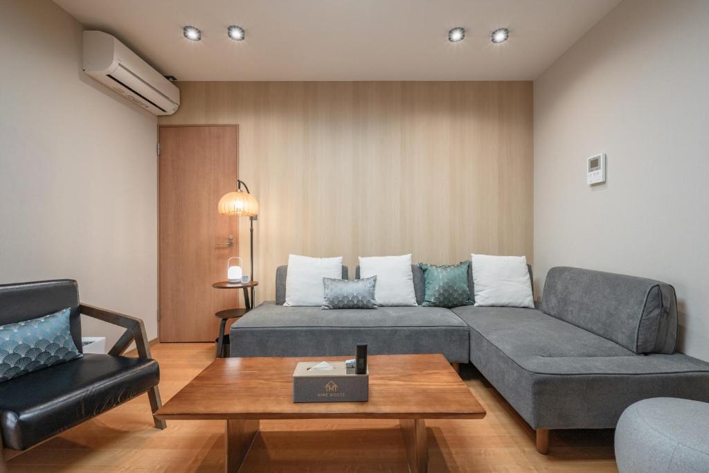 T304Japanese Garden Villa near Historic Town Max of 8 people