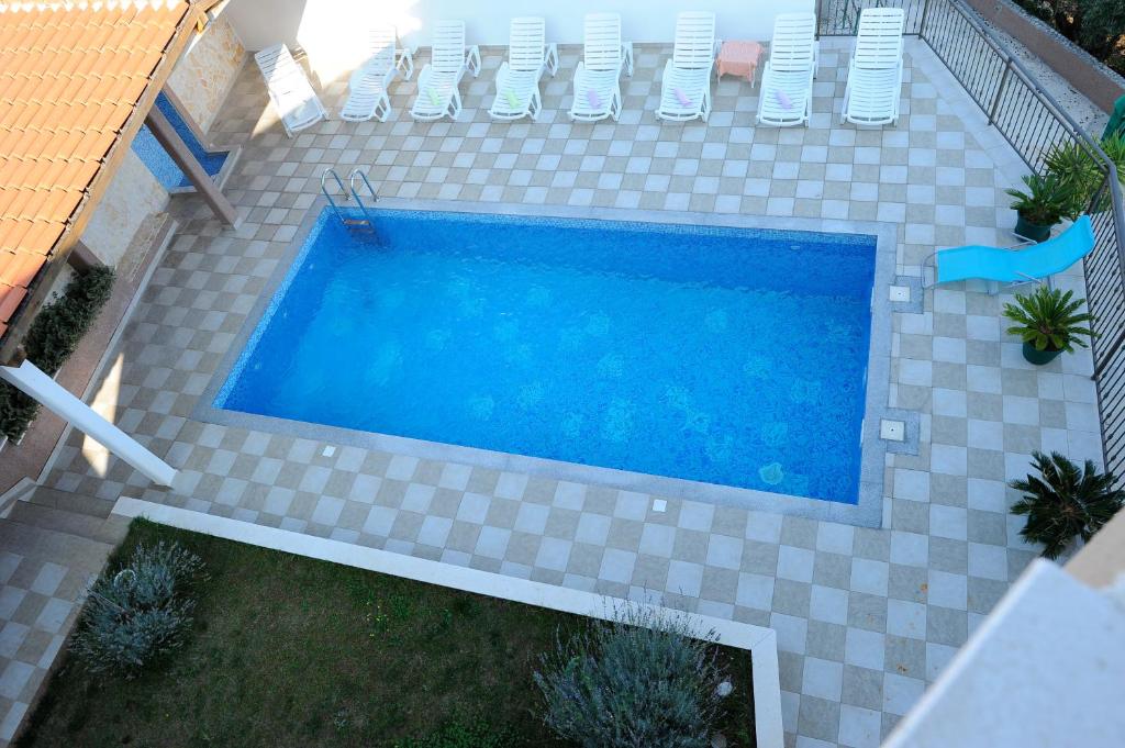 Bazén v ubytování Apartments&Rooms Jelavić nebo v jeho okolí