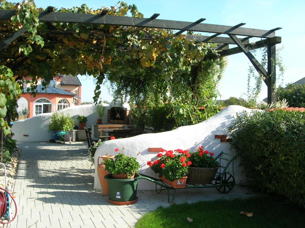 Vonkajšia záhrada v ubytovaní Sekt & Wein - Walter Klein