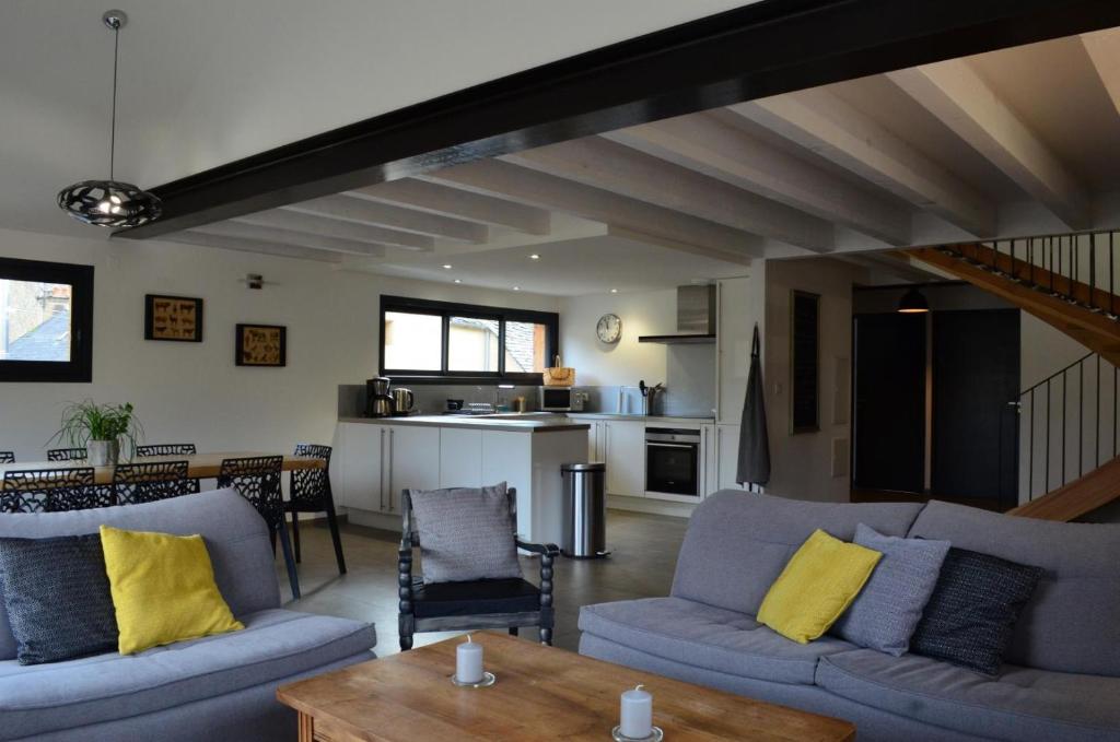 a living room with two couches and a table at Gîte les falaises à barjac in Barjac