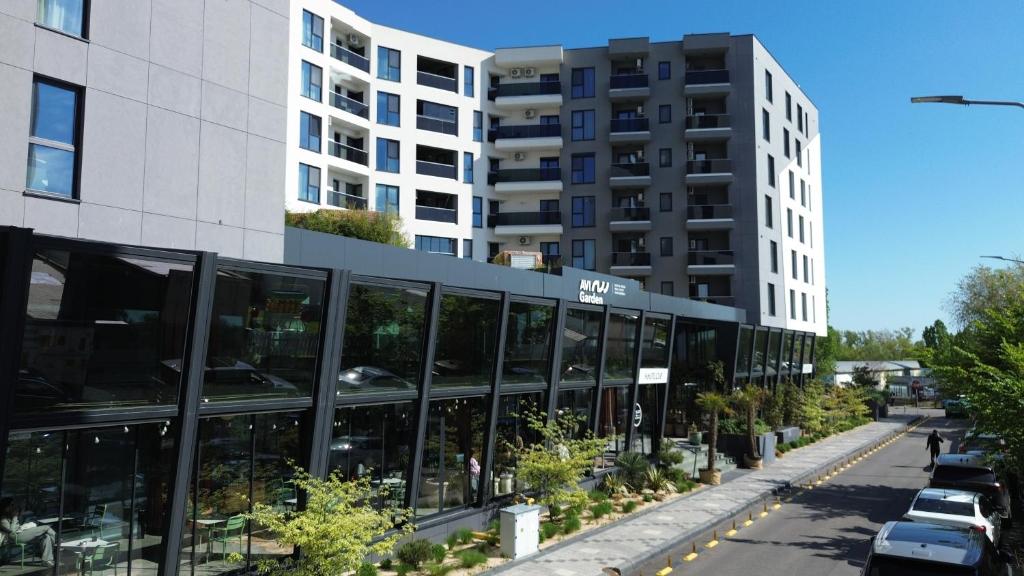 a view of a building with cars parked outside at AVI GARDEN Apartments in Constanţa