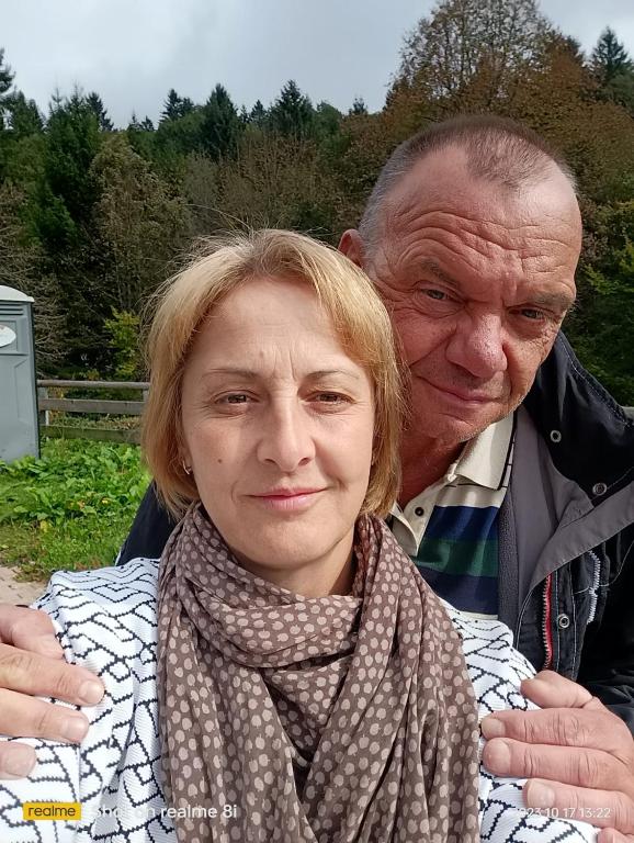 a man and a woman posing for a picture at WallerKarpfenBosnien in Šiljkovača