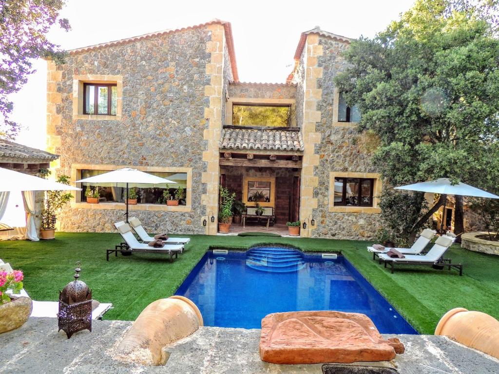 a house with a swimming pool in the yard at Villa Vallmar in Valldemossa