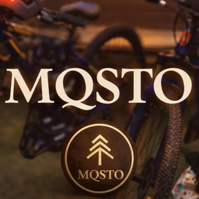 ein Schild an einem Fahrrad mit dem Wort „Museo“ in der Unterkunft Chalet MQSTO in La Cañada