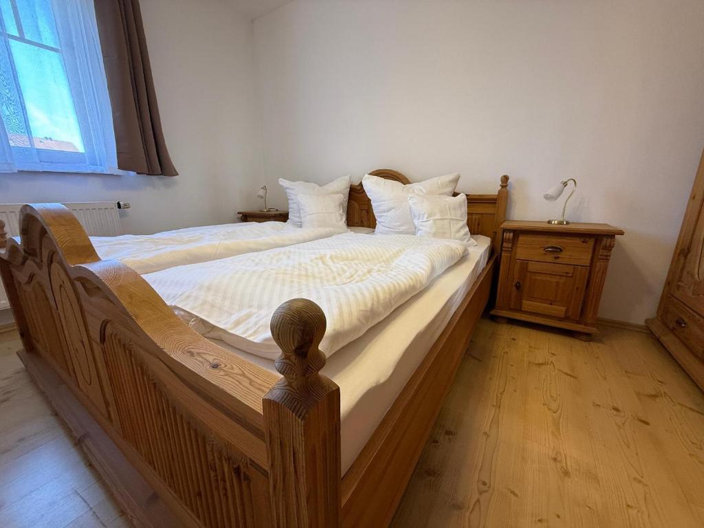 Ferienwohnungen Am Kirchberg - Apartment - Erdgeschoss