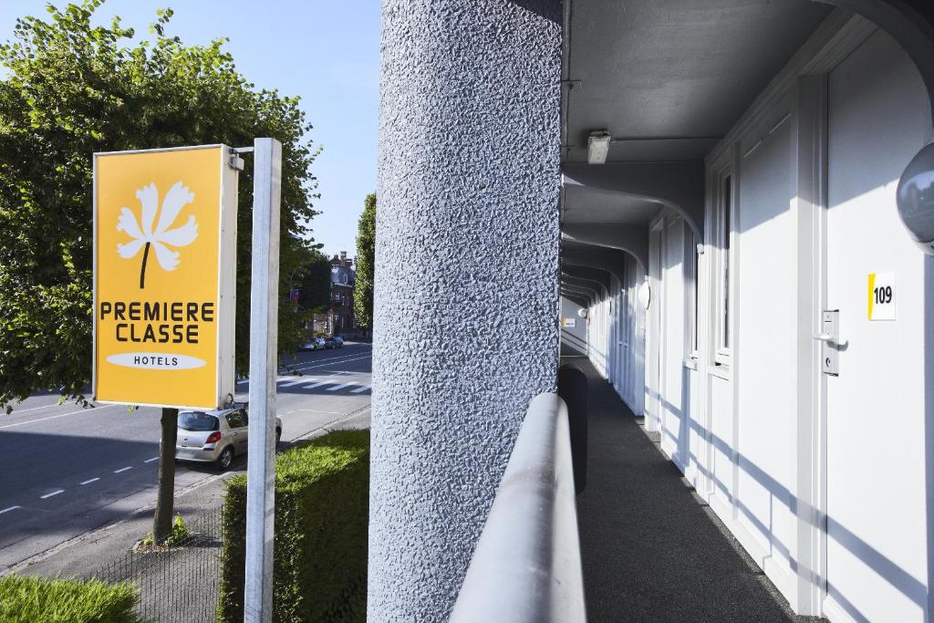Certifikát, hodnocení, plakát nebo jiný dokument vystavený v ubytování Premiere Classe Bourges