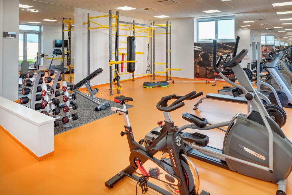 Fitness centrum a/nebo fitness zařízení v ubytování Avanti Hotel