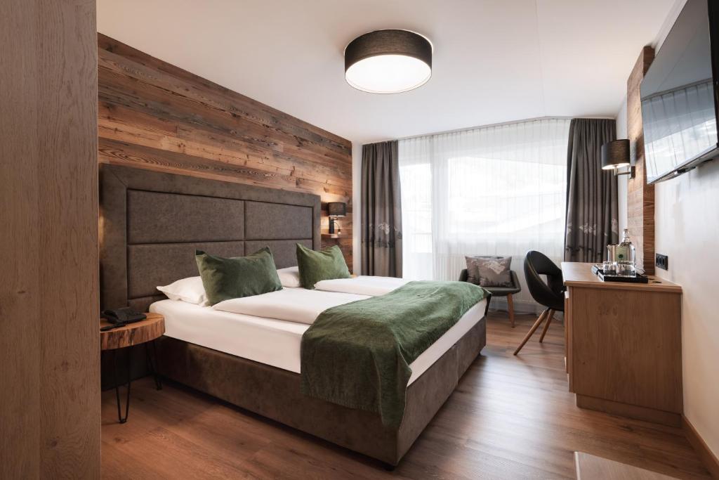Llit o llits en una habitació de Hotel Grüner Baum