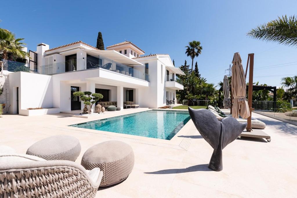 Absolute high end villa with pool & Jacuzzi
