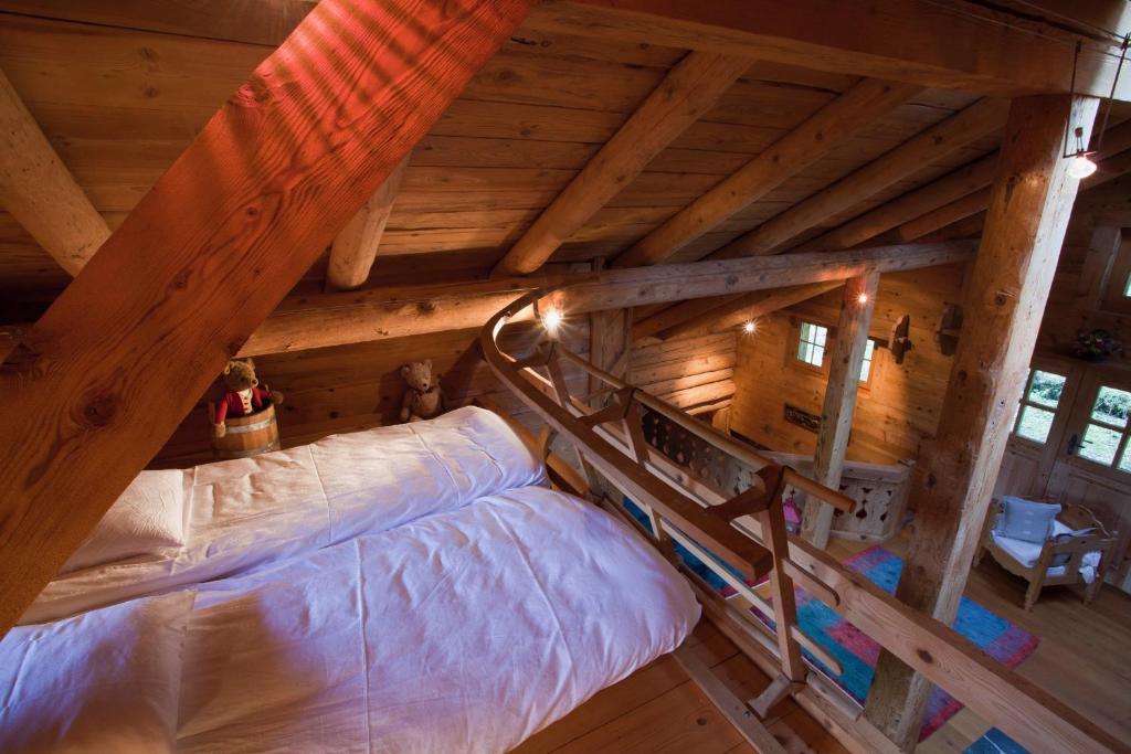 Llit o llits en una habitació de Le Chalet de Lara