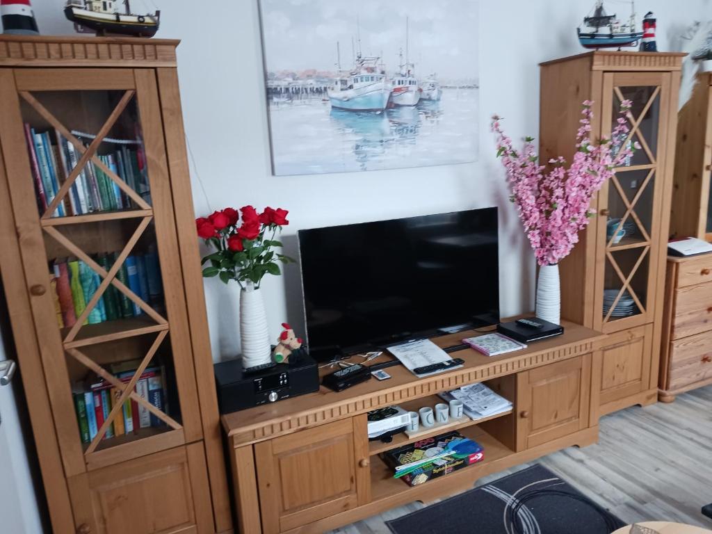 a living room with a large entertainment center with a flat screen tv at Ferienwohnung Benzmann in Süderbrarup