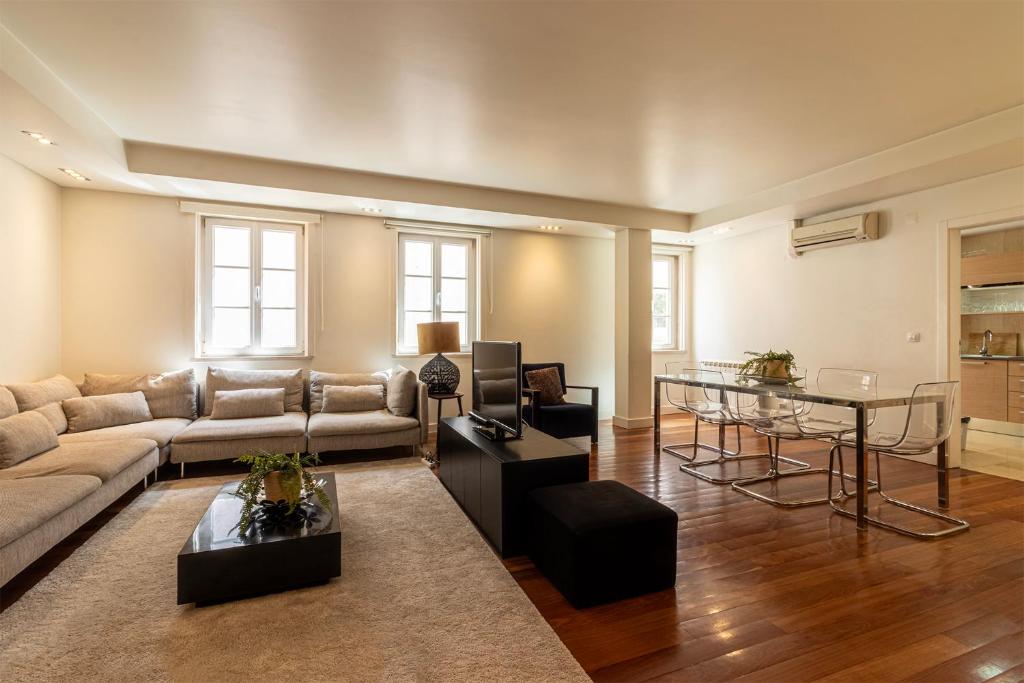 Exclusive Chiado Deluxe, elegant & spacious 3 BR, 4E