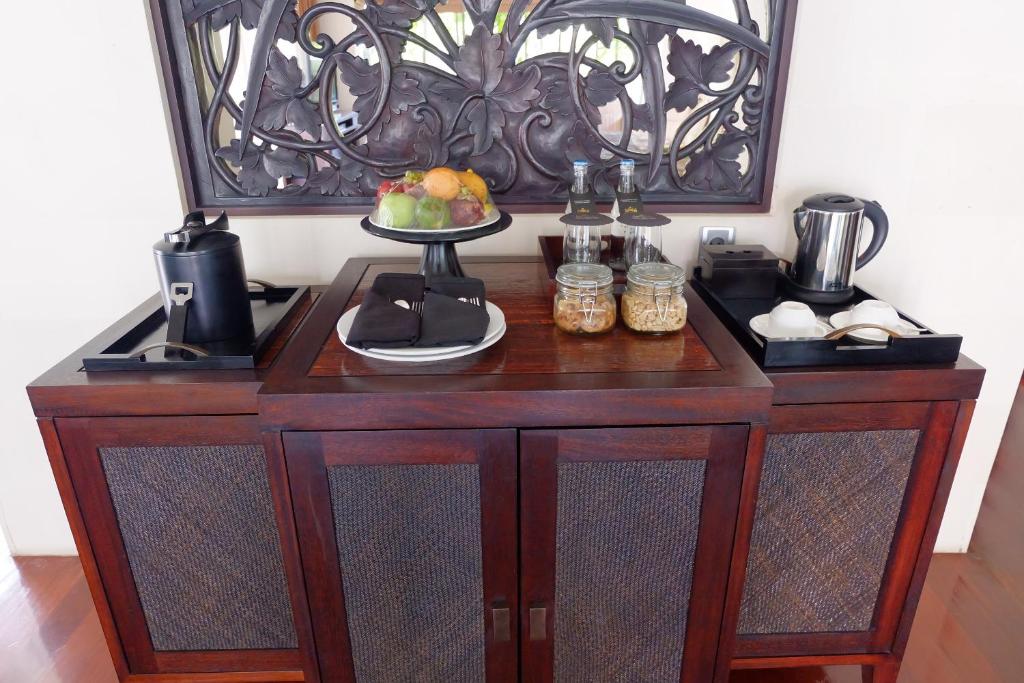 The Royal Santrian - 12