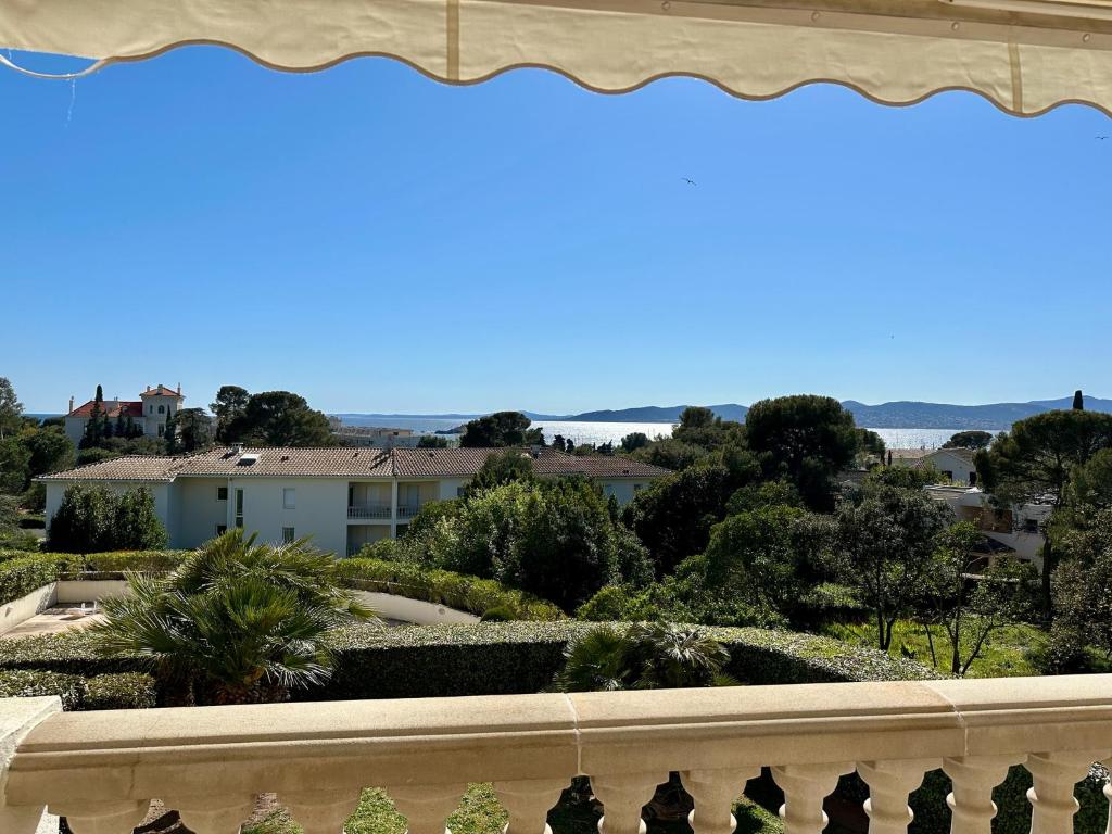 Les Palmiers de Santa Lucia - vue mer piscine Saint Raphaël