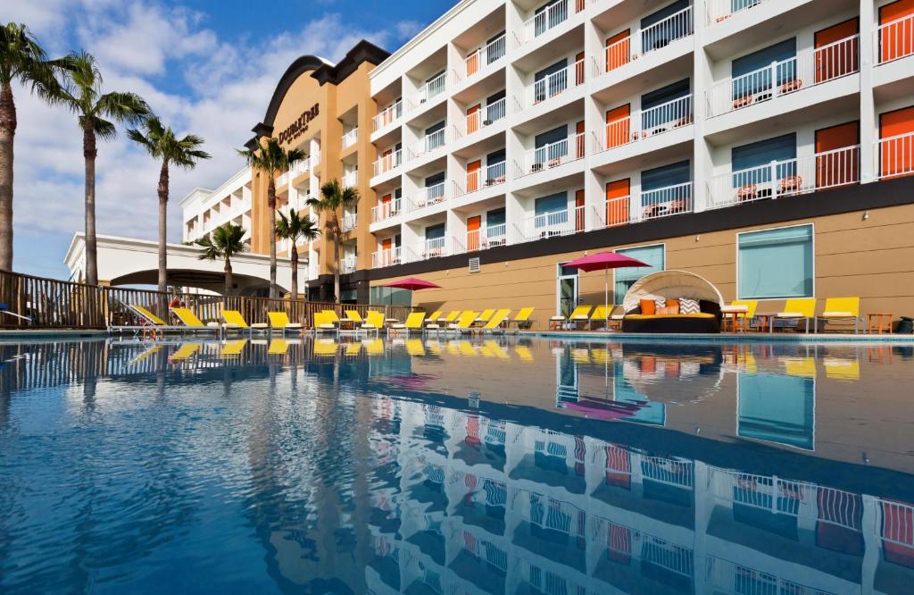 DoubleTree by Hilton Galveston Beach - Housity