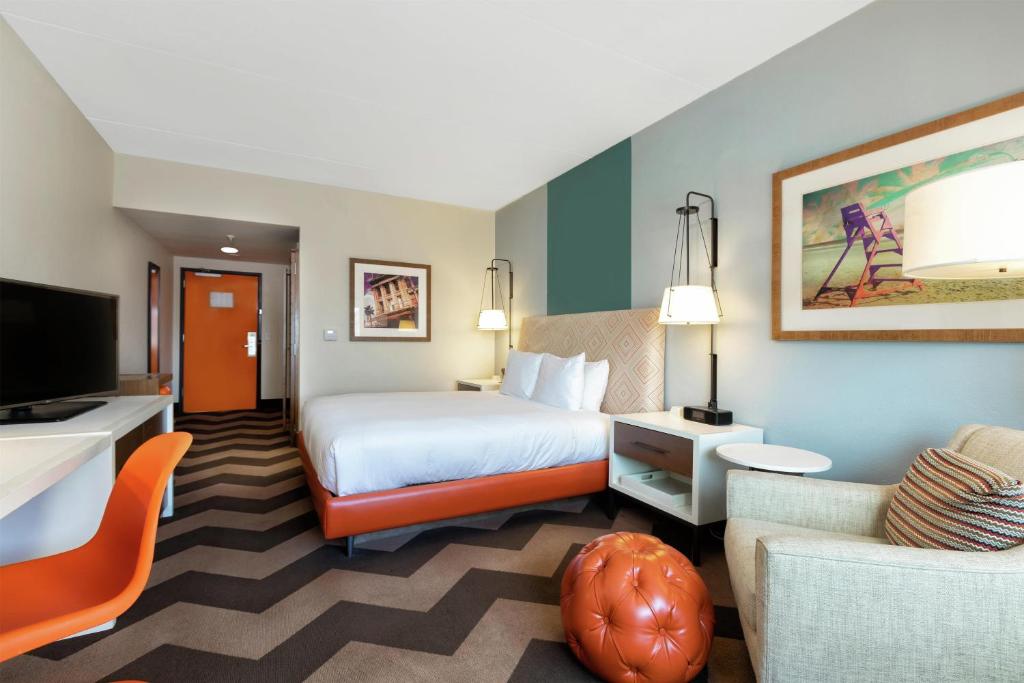 DoubleTree by Hilton Galveston Beach - King Room With Private Balcony And Beach View