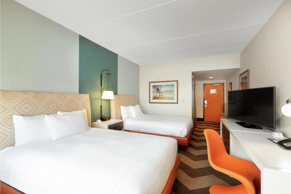 DoubleTree by Hilton Galveston Beach - Queen Room With Two Queen Beds And Pool View