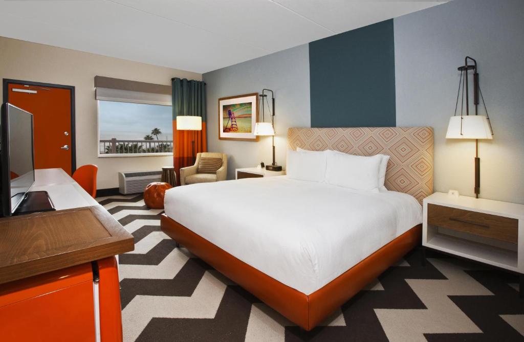 DoubleTree by Hilton Galveston Beach - King Room