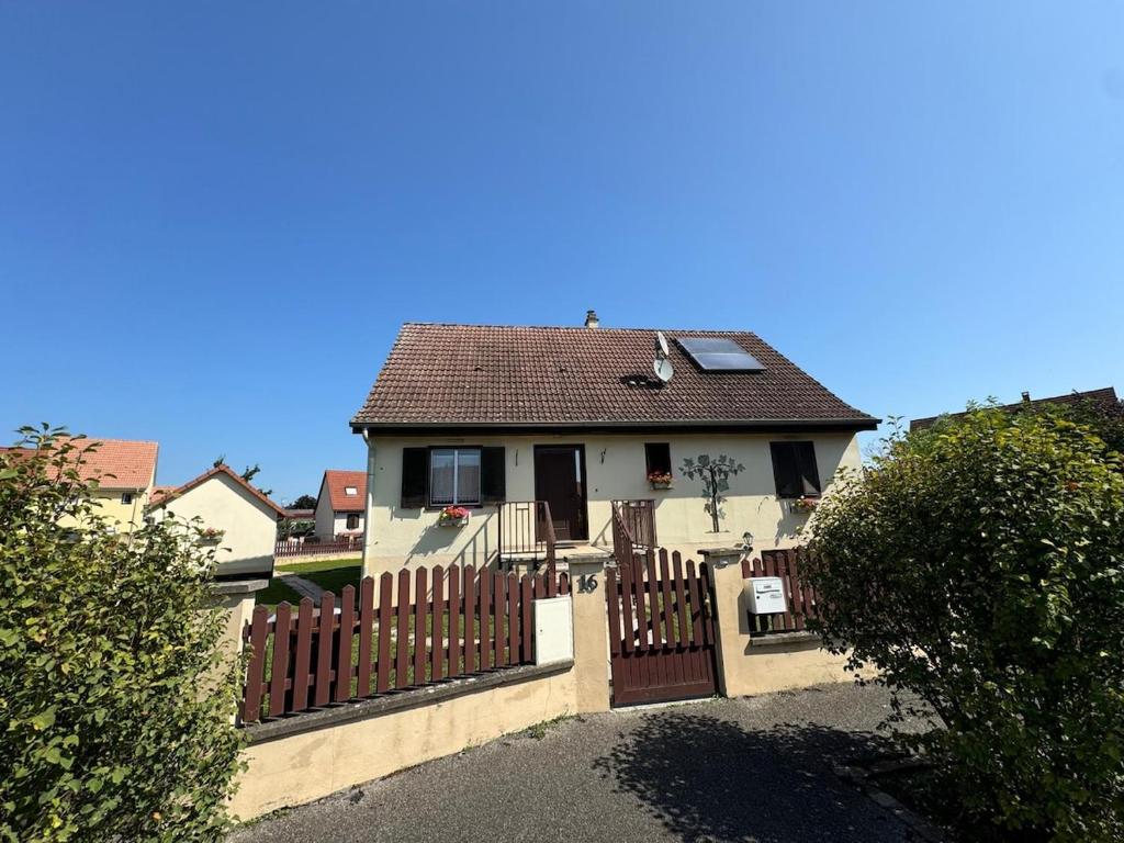 Maison spacieuse au calme avec jardin et parking – photo 18