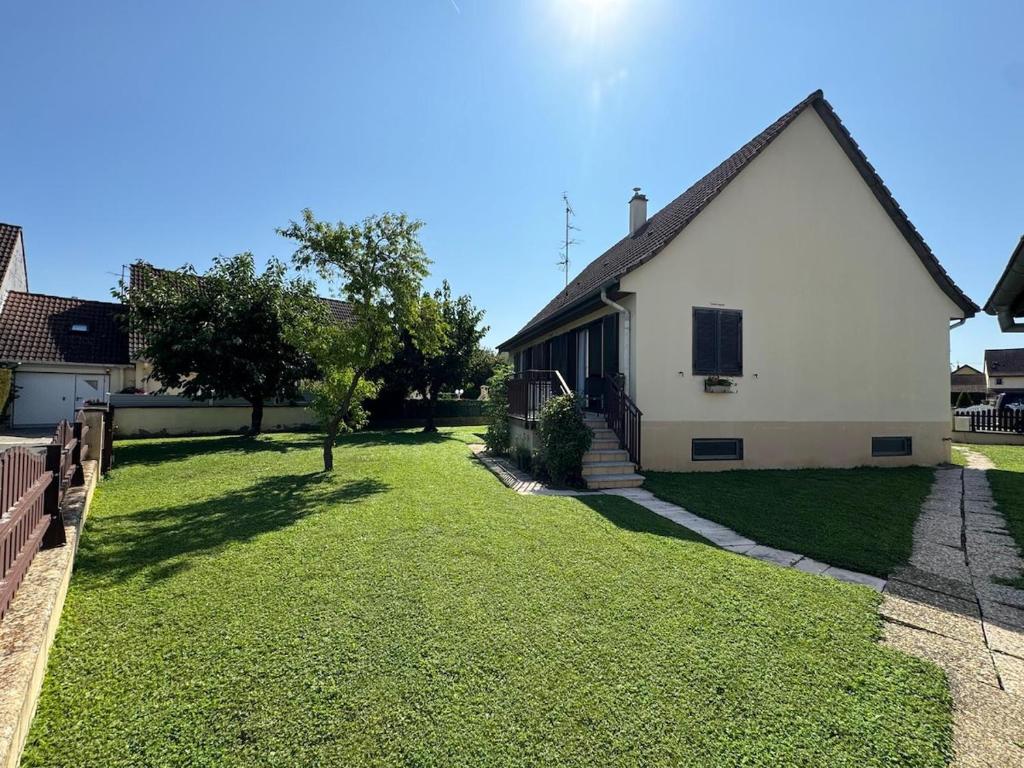 Maison spacieuse au calme avec jardin et parking – photo 6