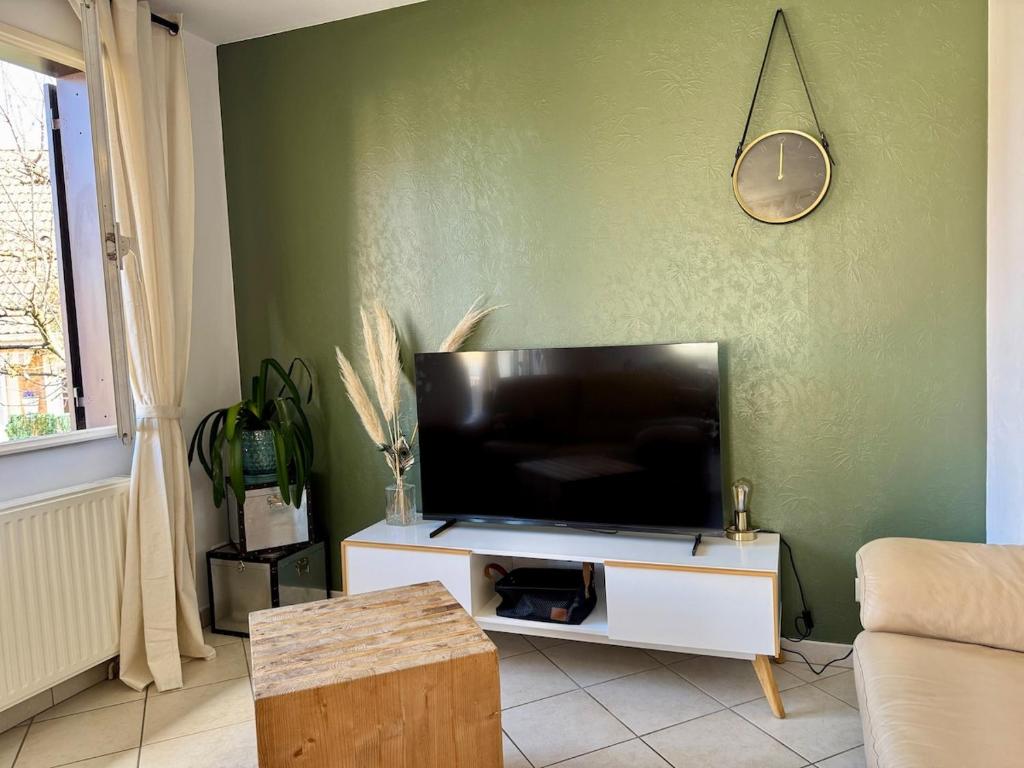 Maison spacieuse au calme avec jardin et parking – photo 5