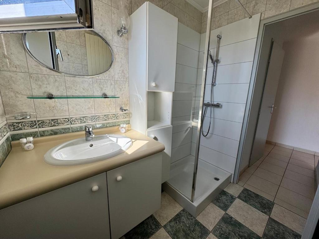 Maison spacieuse au calme avec jardin et parking – photo 3
