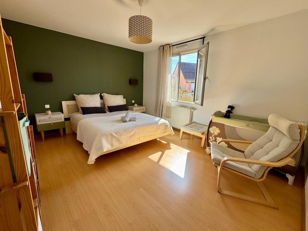 Maison spacieuse au calme avec jardin et parking – photo 9