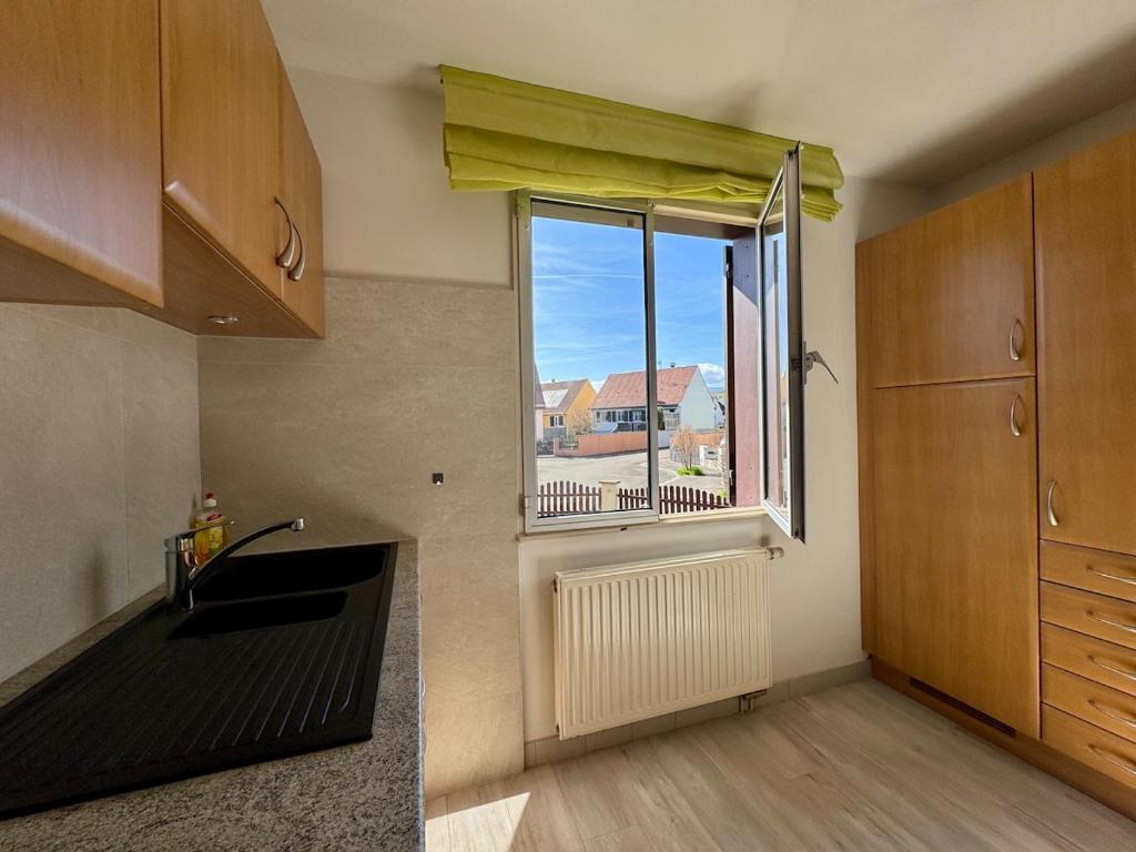 Maison spacieuse au calme avec jardin et parking – photo 4
