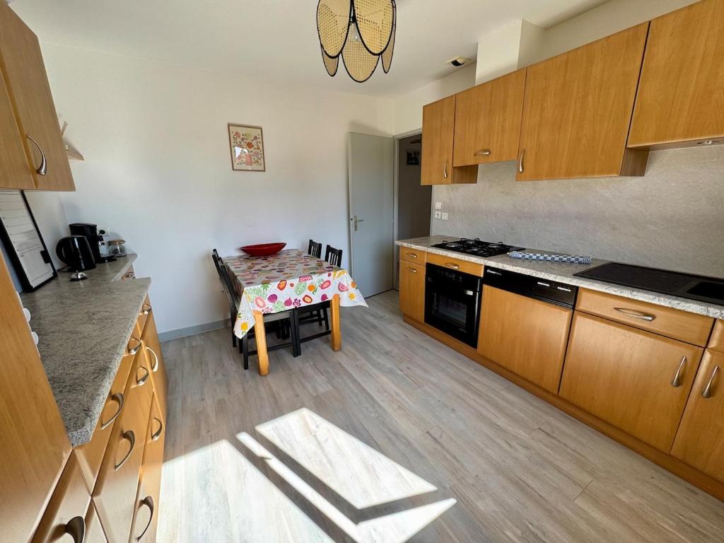 Maison spacieuse au calme avec jardin et parking – photo 40