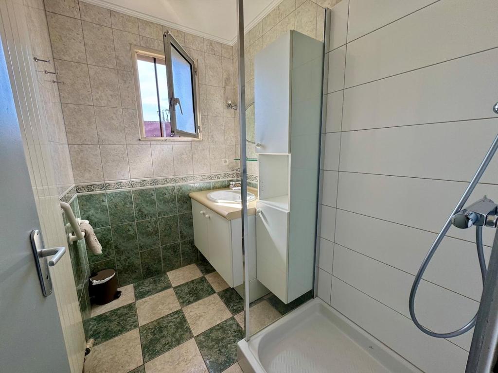 Maison spacieuse au calme avec jardin et parking – photo 8