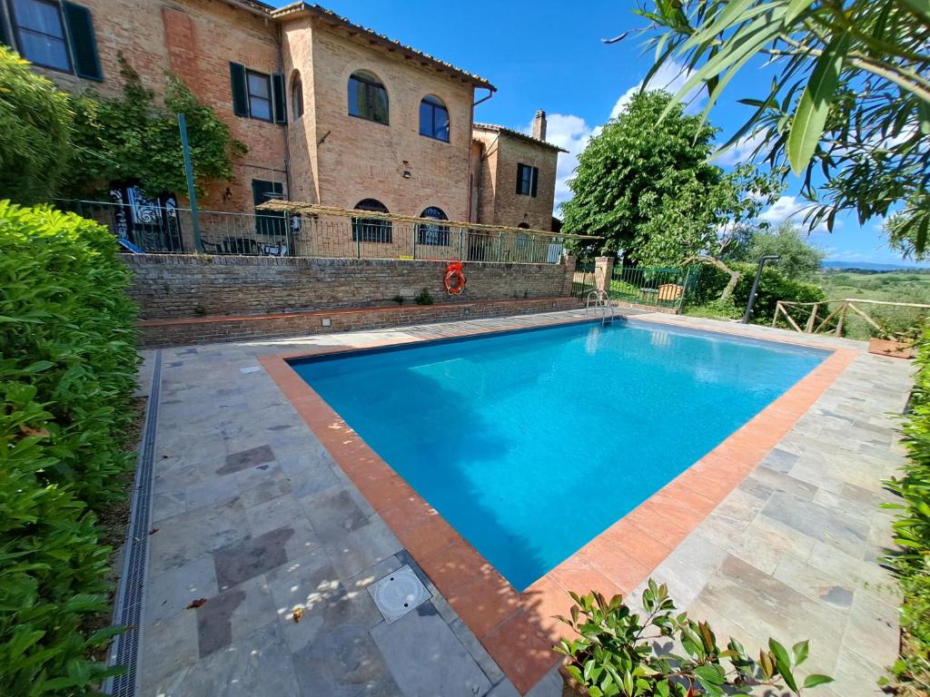 an image of a swimming pool in front of a house at Azalea Guest House in Siena