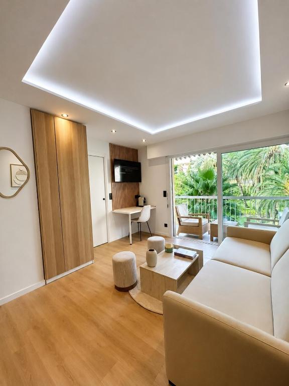 Studio design avec terrasse Cannes centre palais festival