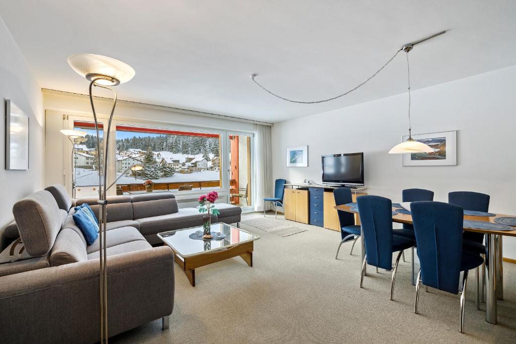 a living room with a couch and a table at Triangel A Freund in Parpan