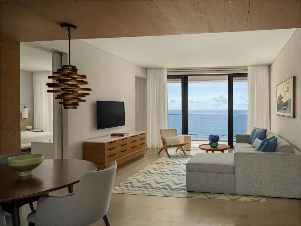 Grand Deluxe Seaview Suite