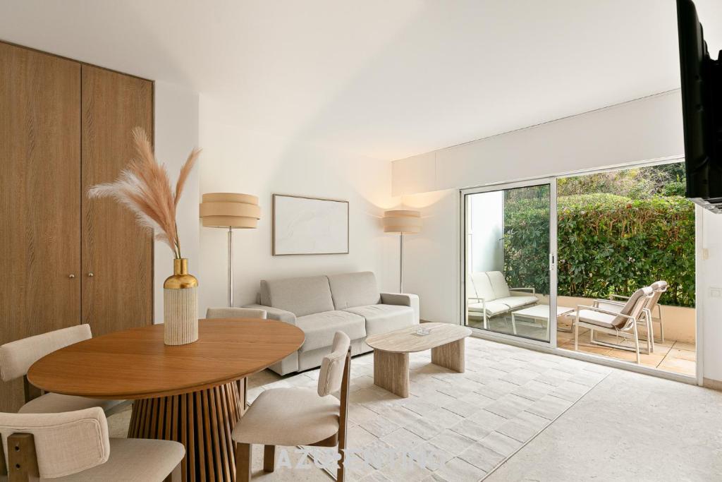 Azurenting - T2 Golden Gate - Piscine - Clim - Terrasse