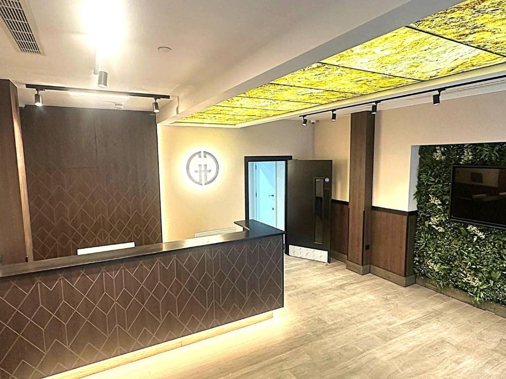 a waiting area in a hospital with at Goodmayes Grand Hotel in Goodmayes
